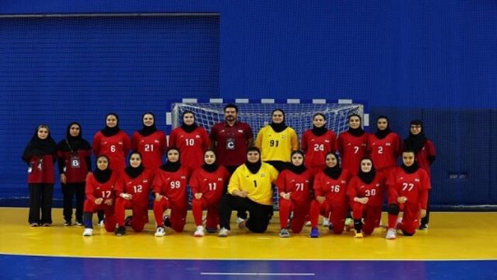 پرچم ایران به اهتزاز درآمد